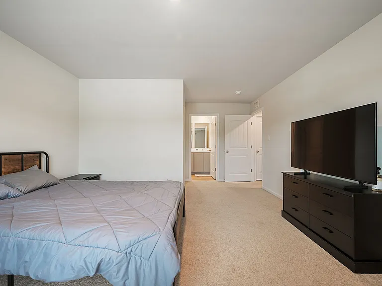 31 New England Dr — Photo 10