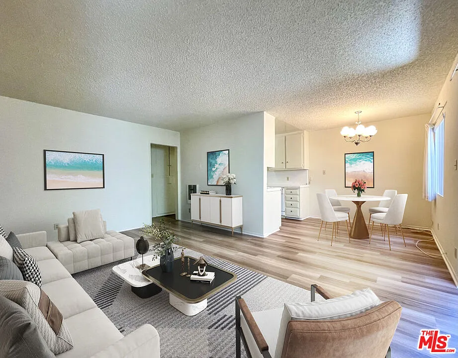 1261 Granville Ave #4