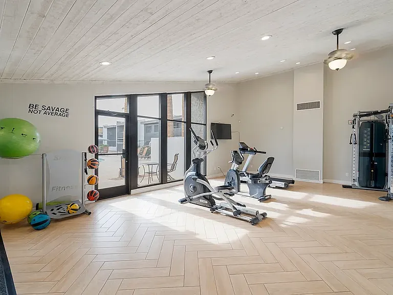 Emerald Apartments — Photo 4