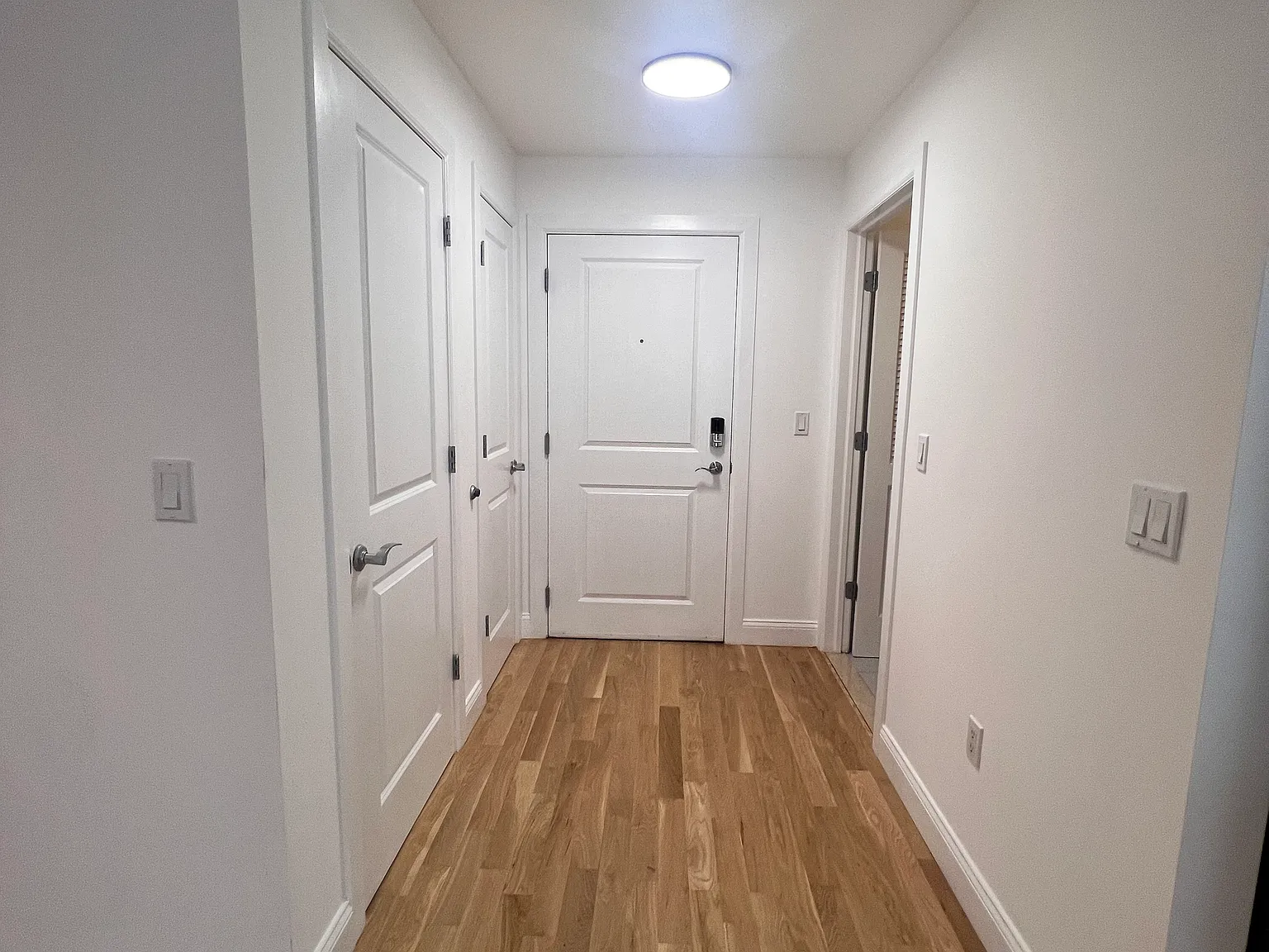 1 bed, 993 sqft, $2,600 — Photo 4