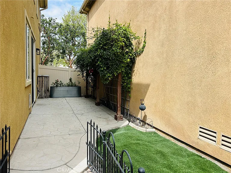 7055 Village Dr — Photo 12