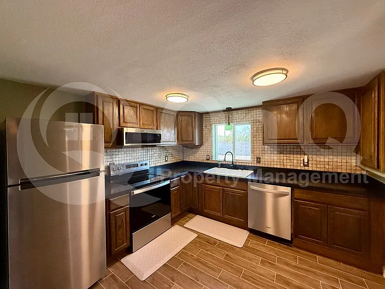 11319 E 5th Ave — Photo 4