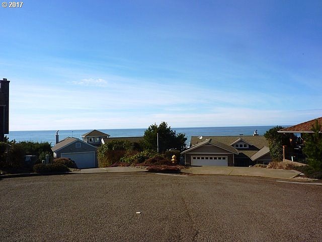 1st image of 5300 NE Port Pl #7