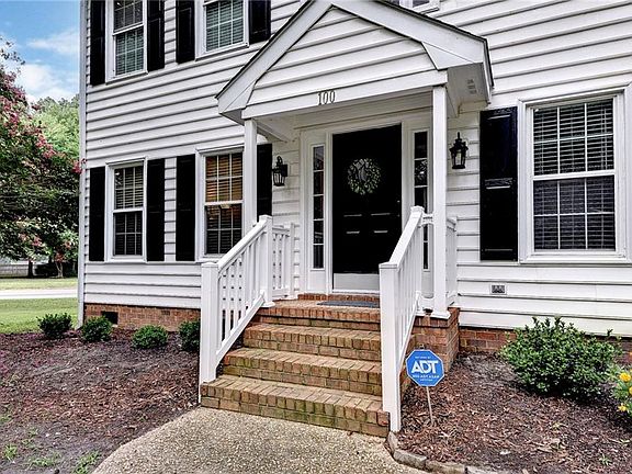 3rd image of 100 E Wedgwood Dr