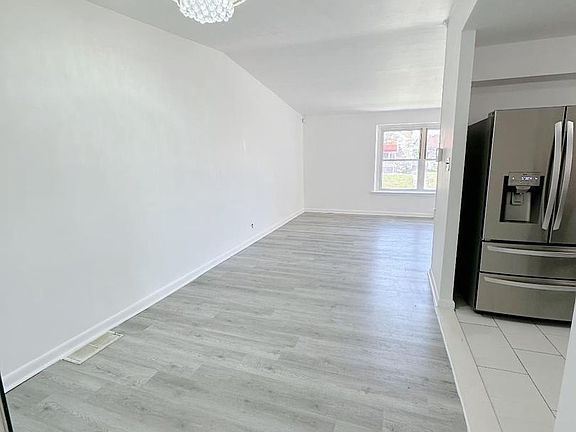 4th image of 2325 Oakmont St