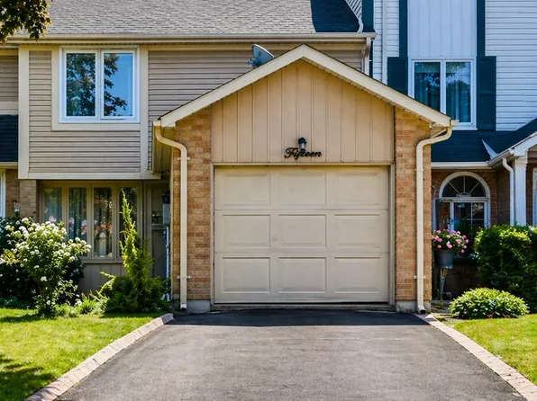 15 Courtleigh Sq, Brampton, ON L6Z 1J2