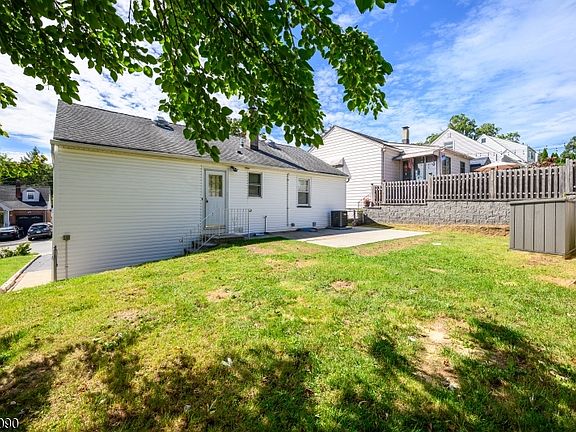 5th image of 180 Mountainview Ave