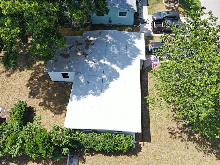 1639 Saint Catherine Dr W — Photo 18