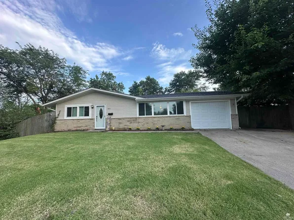 905 Cedar St, Junction City, KS 66441