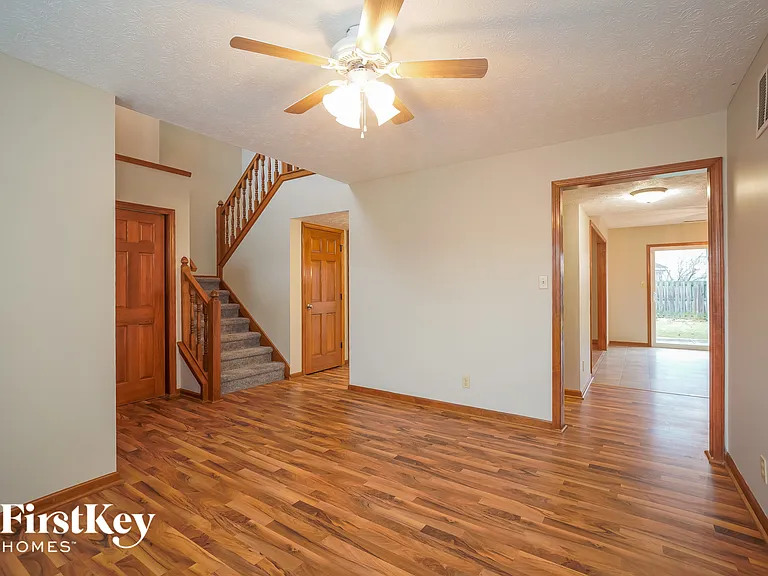 785 Hummingbird Ln — Photo 3