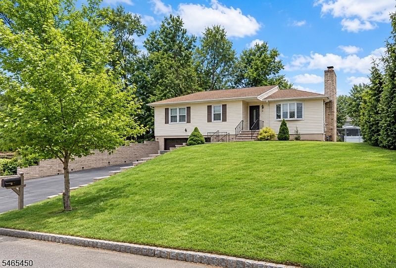 1st image of 1 Longfellow Ln