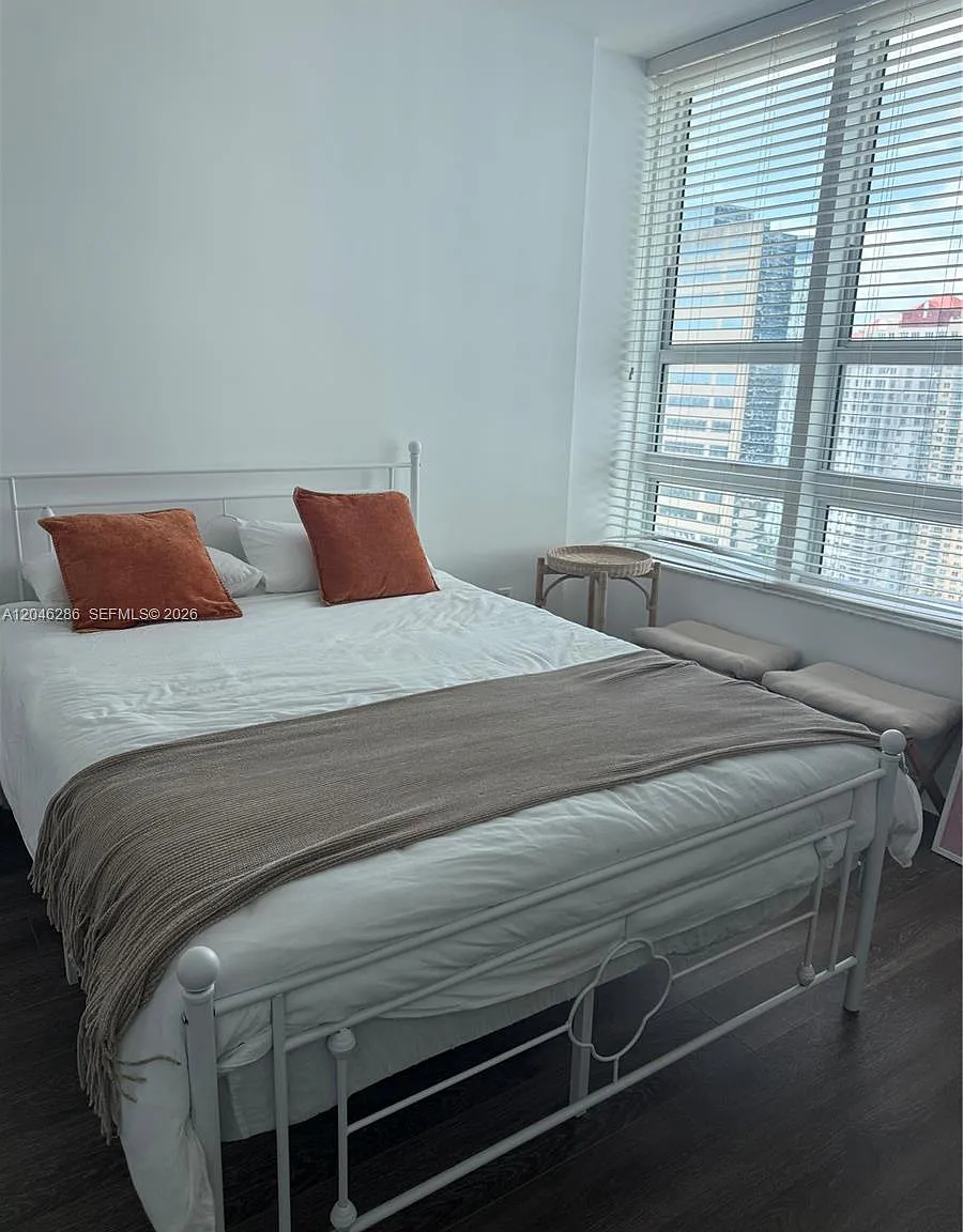 2 bed, 986 sqft, $4,850 — Photo 3