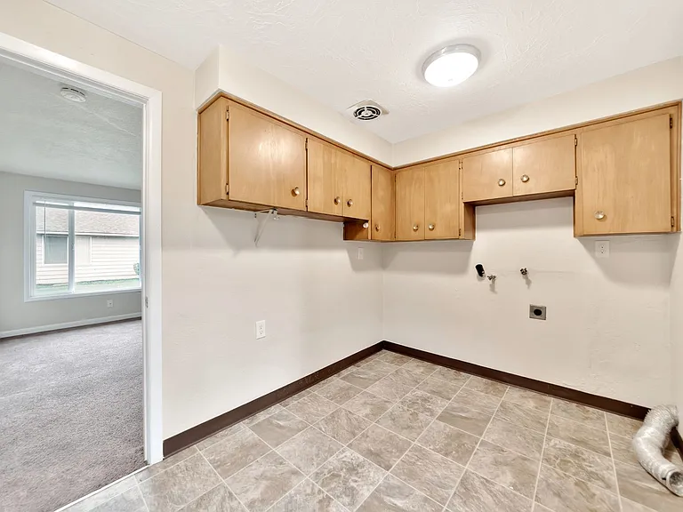Eastside 1 — Photo 13