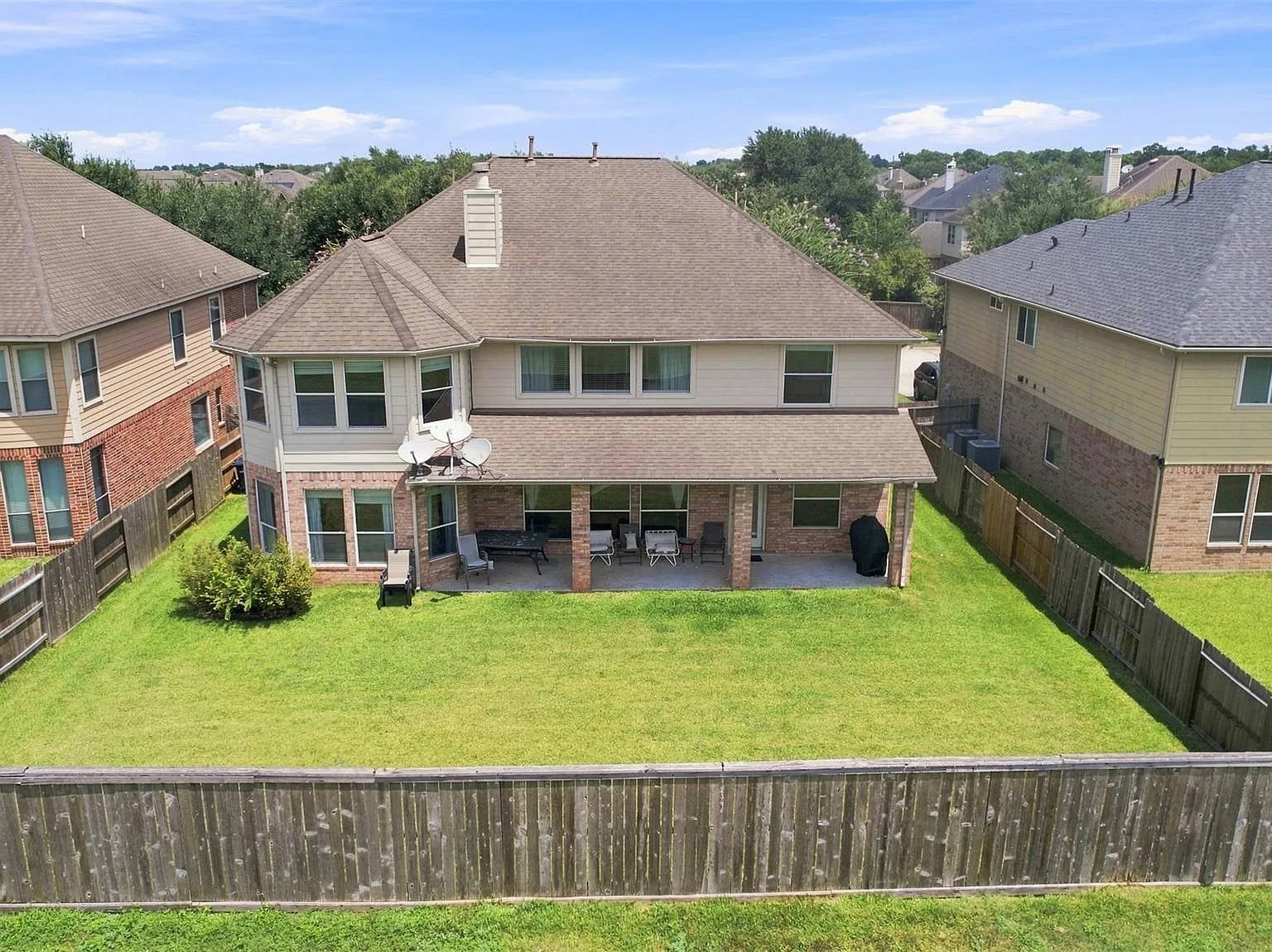 5 bed, 3.5 bath, 4214 sqft, $3,600 — Photo 4