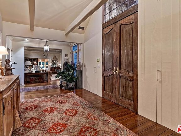 4th image of 602 N Foothill Rd