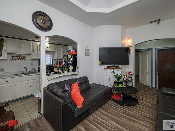 2nd image of 2030 Johnson St