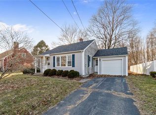 28 Flyers Dr, Norwich, CT 06360