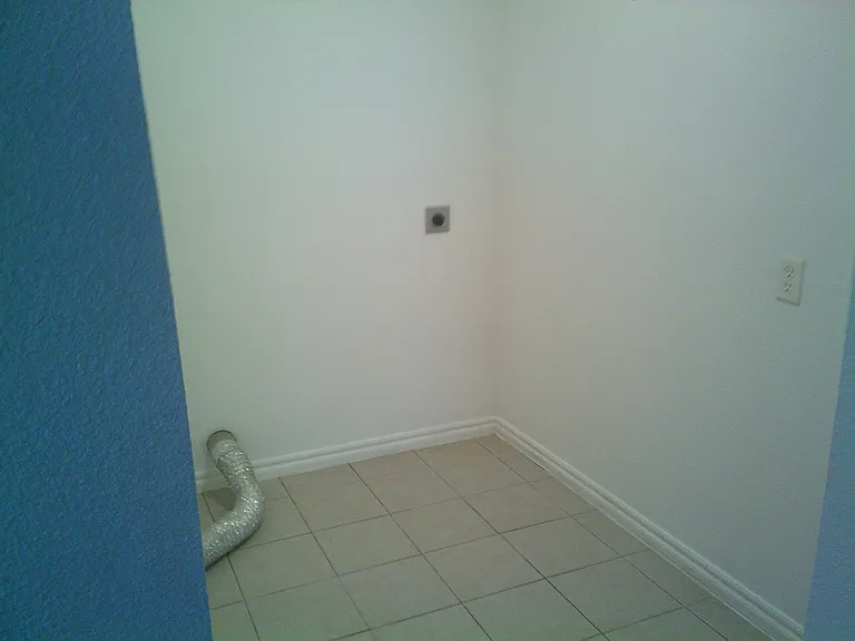 1161 NW Ozmun Ave — Photo 3