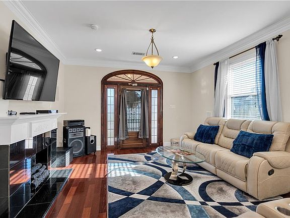 4th image of 2528 Jonquil St