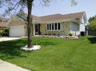304 Chesapeake Ln, Bloomingdale, IL