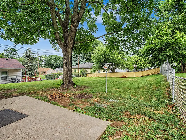 3707 E 4th St — Photo 36