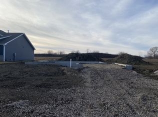 1407 Warwick Dr, Savoy, IL