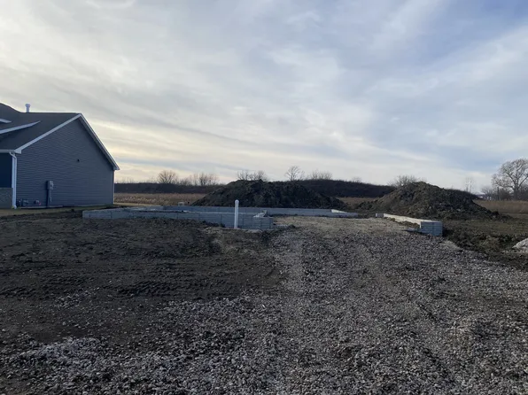 1407 Warwick Dr, Savoy, IL 61874