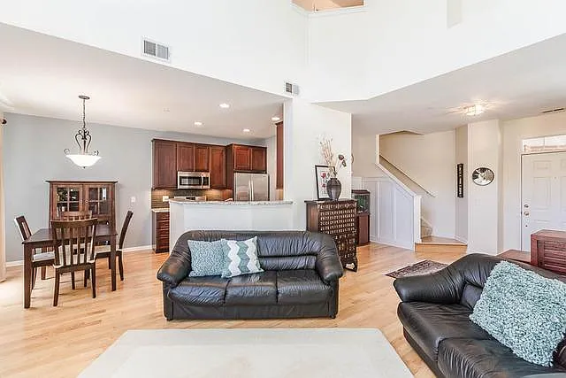 1029 Enfield Dr — Photo 2