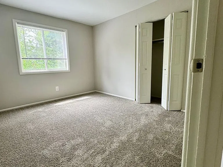 918 Heritage Ct #304 — Photo 9