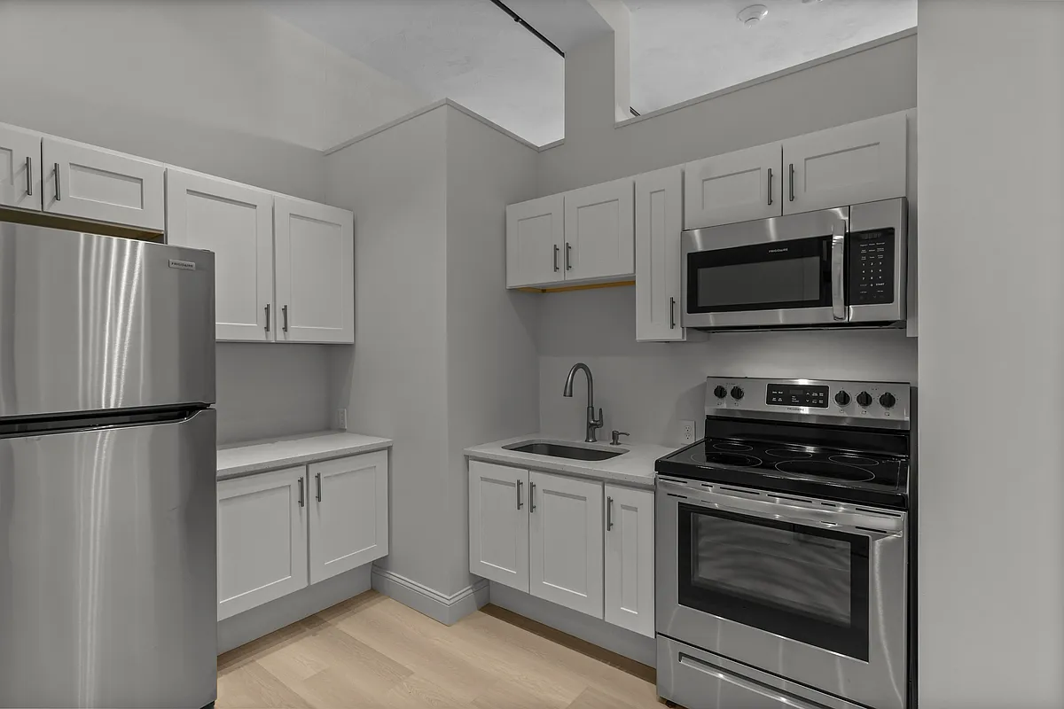 Building Photo - 105 William St #201