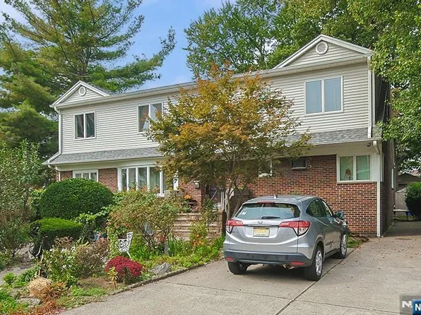 1003 Cumbermeade Rd, Fort Lee, NJ 07024