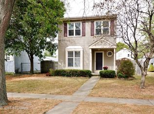 925 Manchester Crse, Geneva, IL 60134