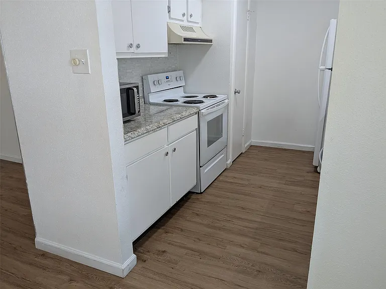 5550 N Braeswood Blvd #135 — Photo 5