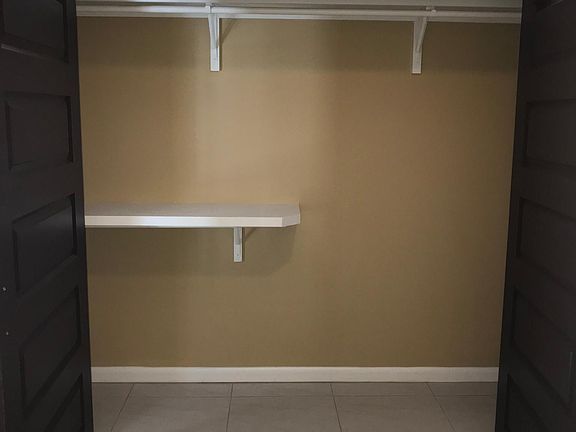 4th image of 1001 E La Cantera Ave #4