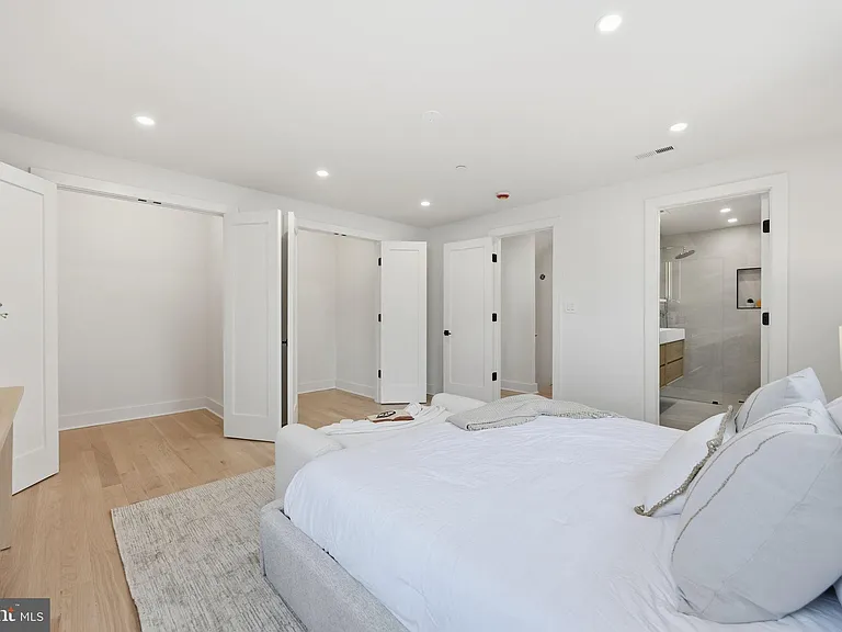 9200 Cedar Ln — Photo 18