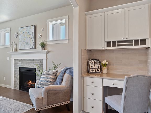 Stoneridge Encore - Build in Desk