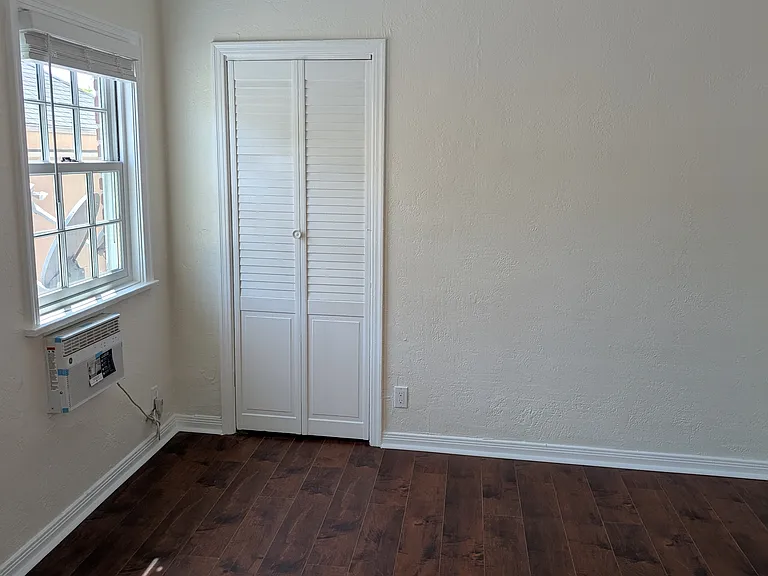 1054 1/2 S Carmona Ave #1 — Photo 5