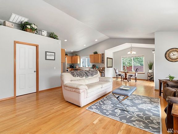 Open, roomy and bright!