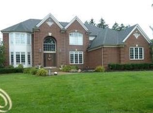 5157 Vineyards Ct, Troy, MI 48098