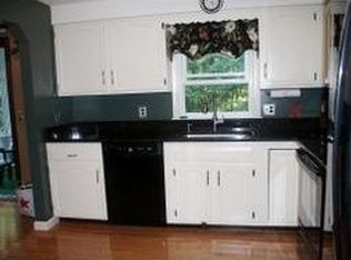 16 Olde Coach Rd, Derry, NH 03038