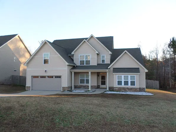 16 Shelby St, Spring Lake, NC 28390