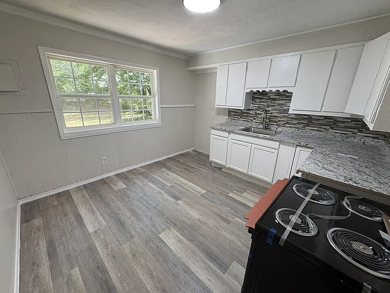 4647 N Hartford Ave — Photo 3