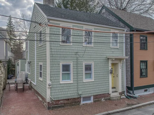 4 Atwood St, Newburyport, MA 01950