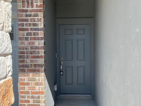 4th image of 404 Escondido Cir