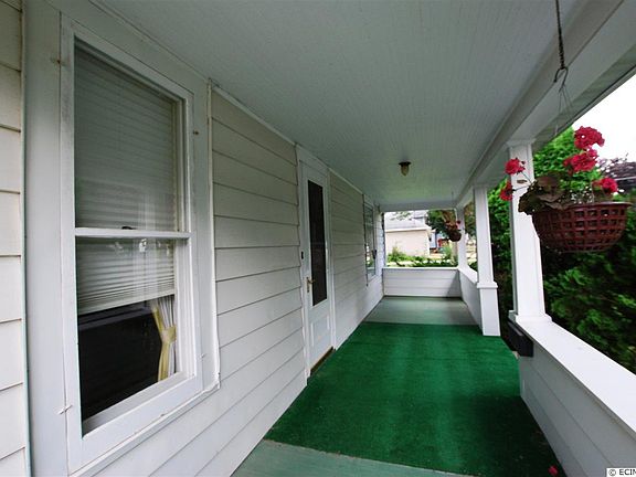 2nd image of 522 4th St SE