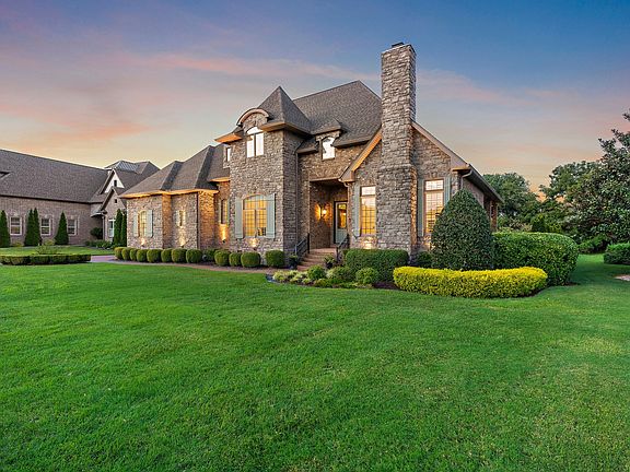4th image of 618 Ridgecrest Ln