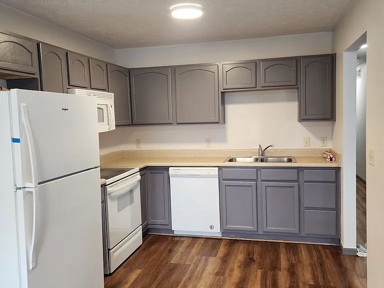 1043 Butler Ave — Photo 17