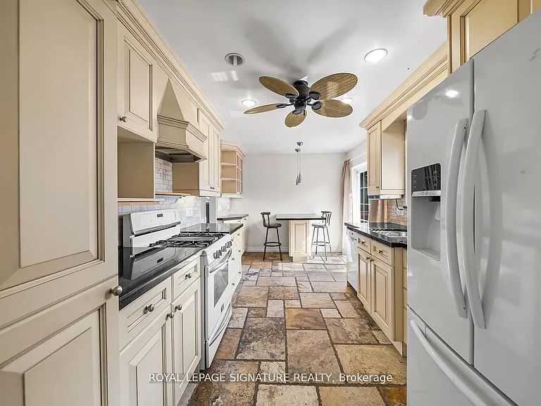 21 Broadlands Blvd — Photo 8