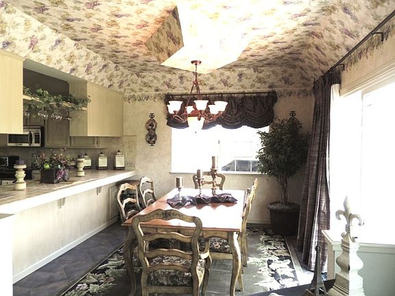 5th image of 619 Peachtree Ct