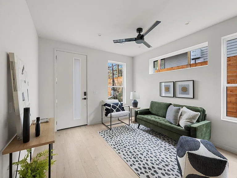 1709 Maple Ave #2B — Photo 2